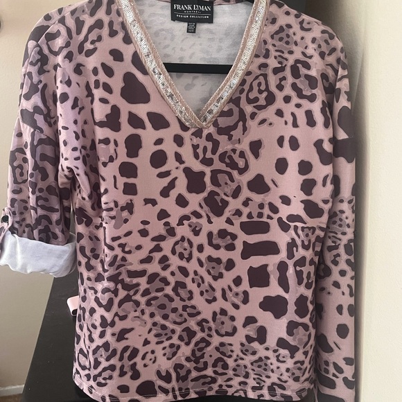 Frank Lyman Design Tops - Frank Lyman Design Collection Ladies’ Tan Leopard Print V-Neck Top w/ Bling